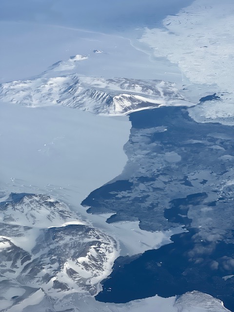 Zamrzlé pobřeží Grónska