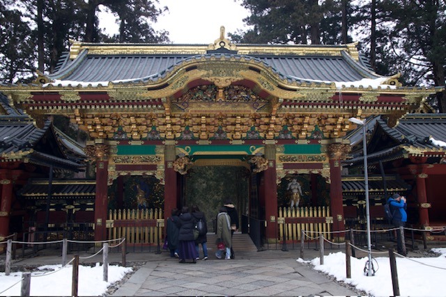 Bohatě zdobená brána