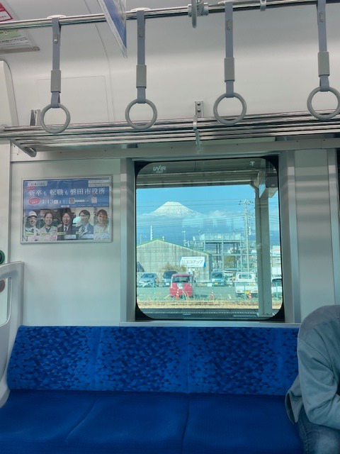 Fuji viděná z okna vlaku