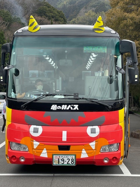 Autobus s dábelsky mi rohy