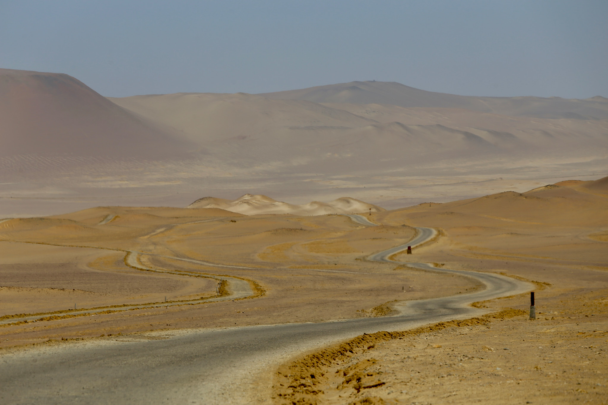 Klikatá silnice pouští v rezervaci Paracas
