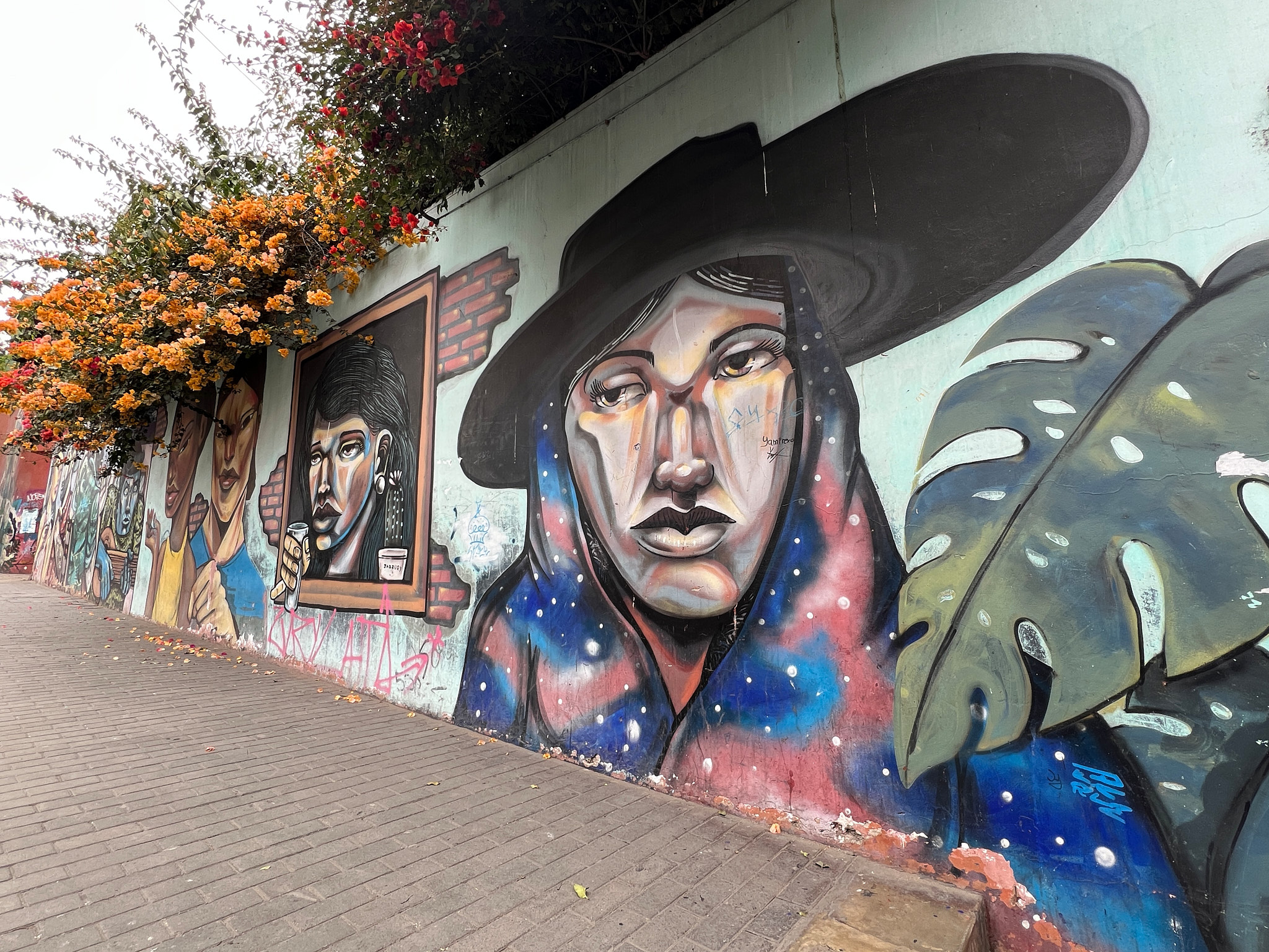 Surrealistický mural s tváří v Barrancu