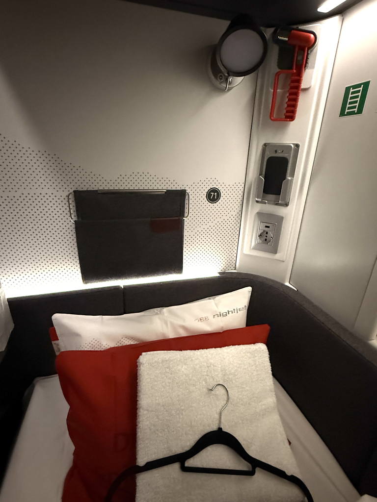 Lůžko s nabíječkou