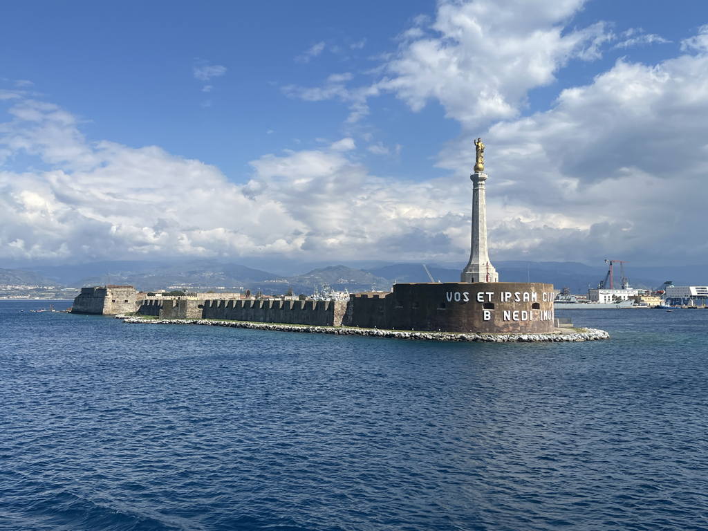 Socha Panny Marie v Messině