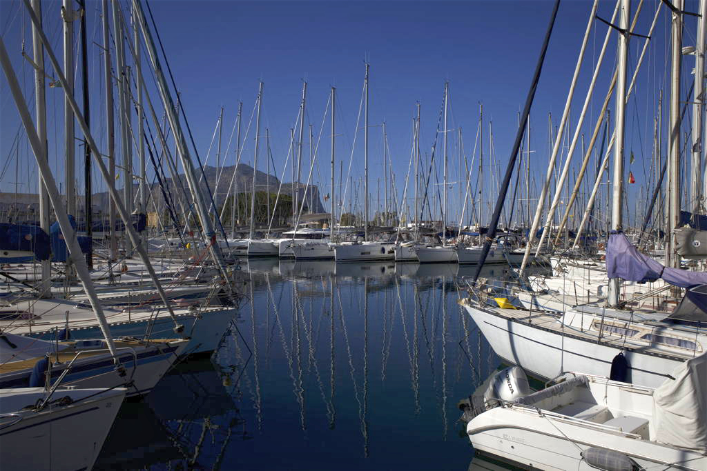 Jachty v přístavu