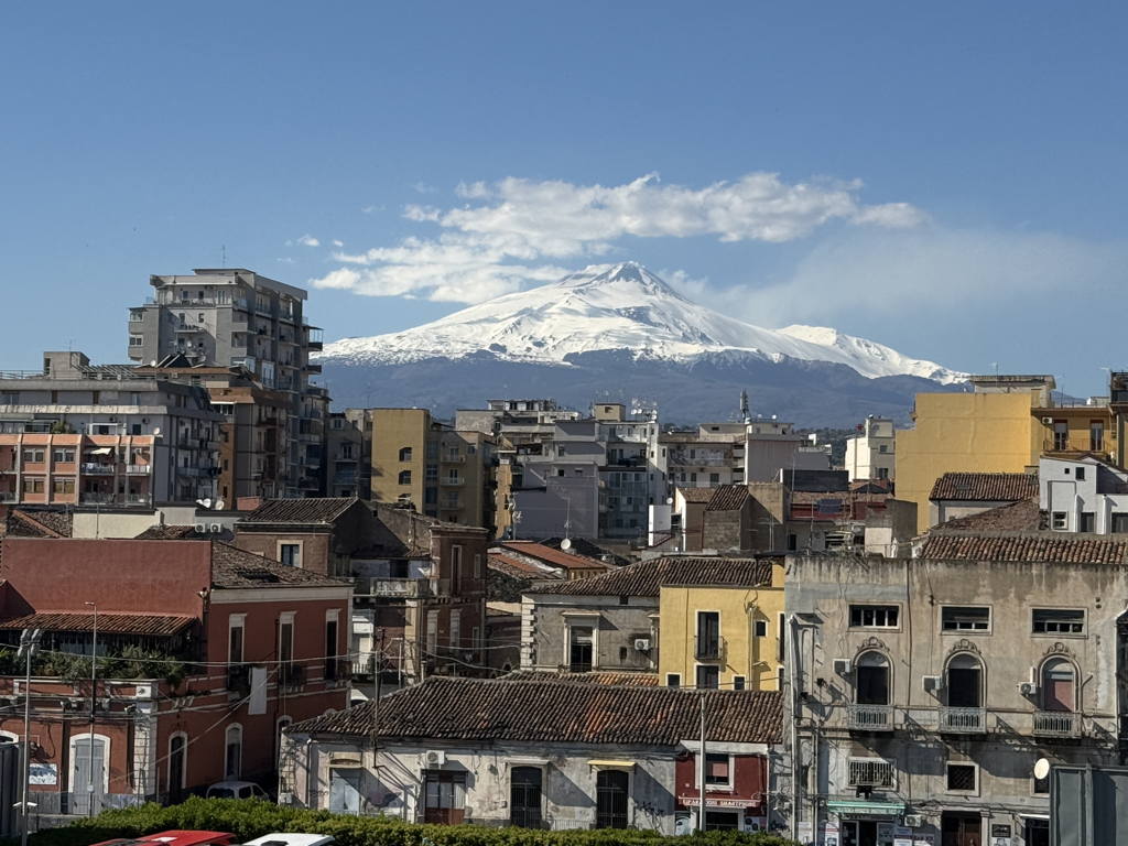 Výhled na Etnu z balkonu