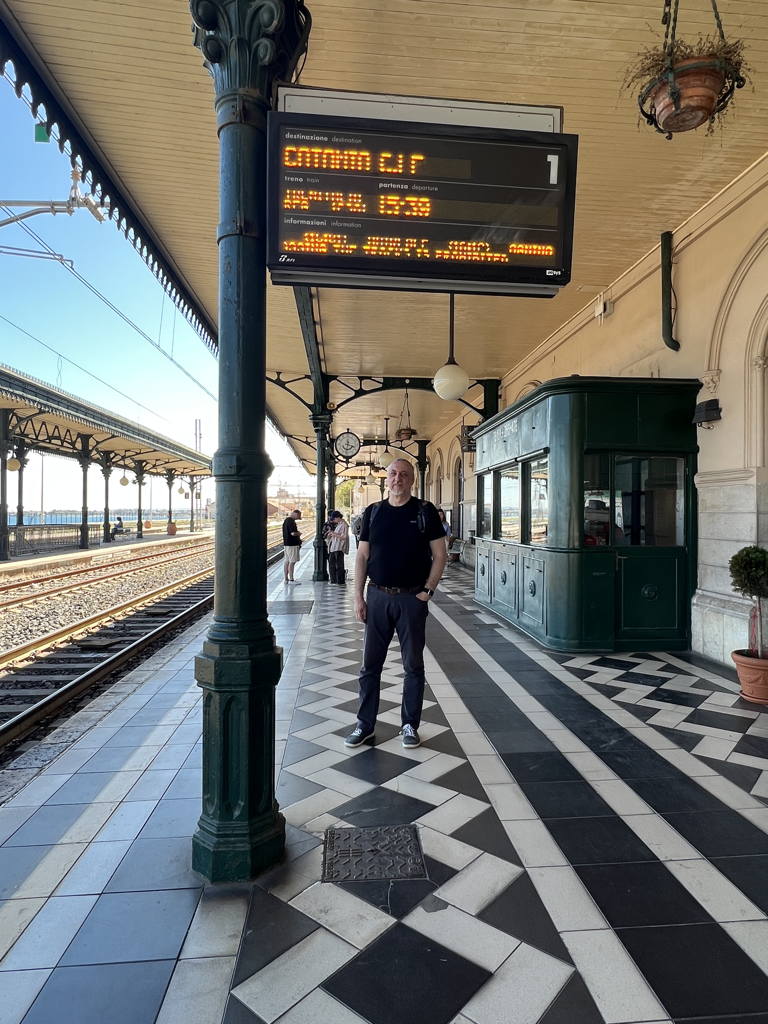 Na nádraží v Taormině